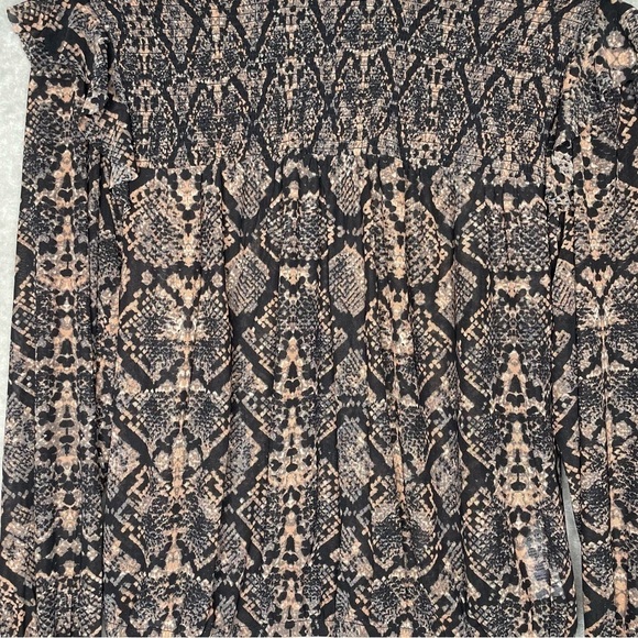 Scoop Sheer Animal Print Long Sleeve Blouse Size Small - Picture 2 of 9